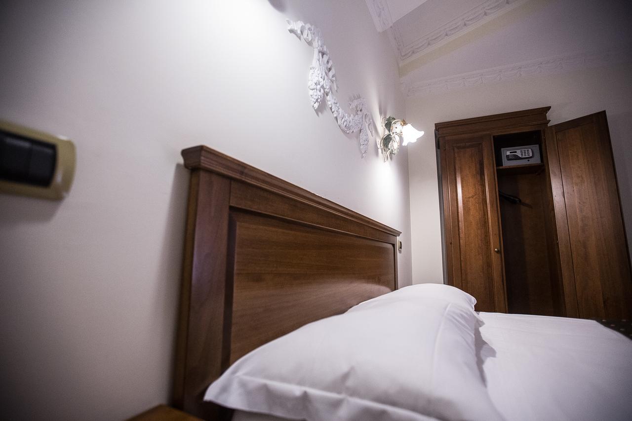 Hotel De Monti Rome Bagian luar foto