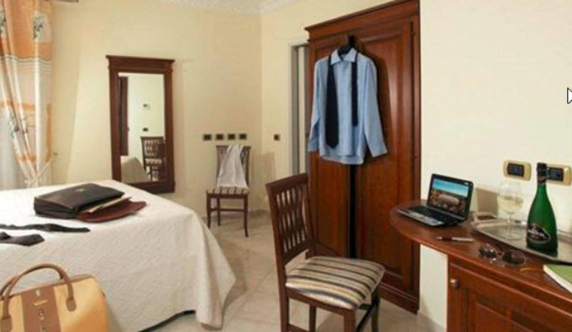 Hotel De Monti Rome Bagian luar foto